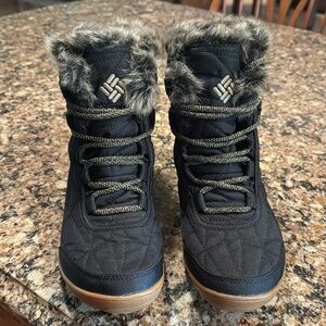 Women’s Columbia snow boot. 6 1/2. New.